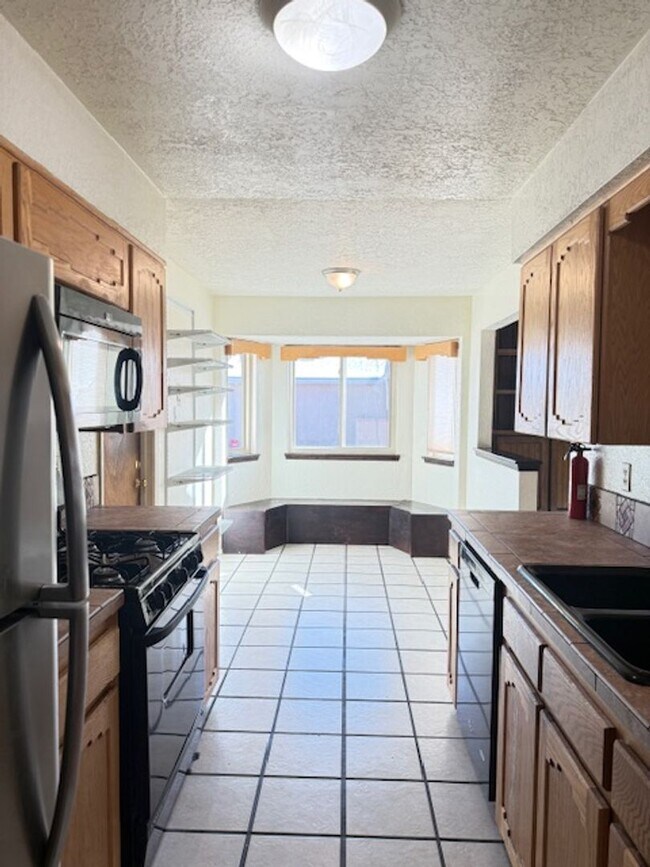 Foto del edificio - Nice 3 bedroom 2 bath located in Northeast Foothills on Cul De Sac St.