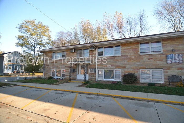 Primary Photo - 2 Bedroom Apartment in Wilmington