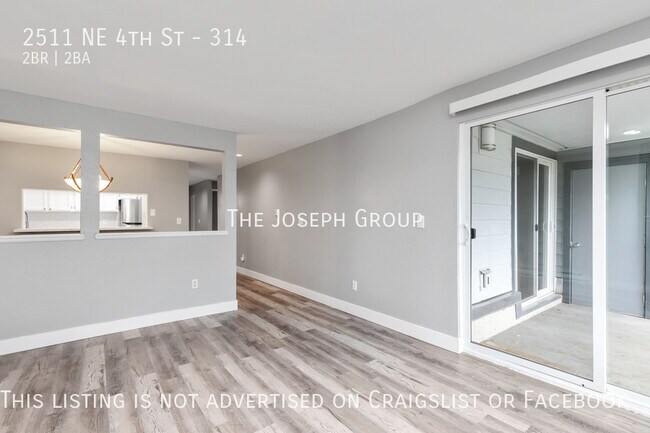Building Photo - Beautifully updated 2 bed/1.5 bath in Renton!