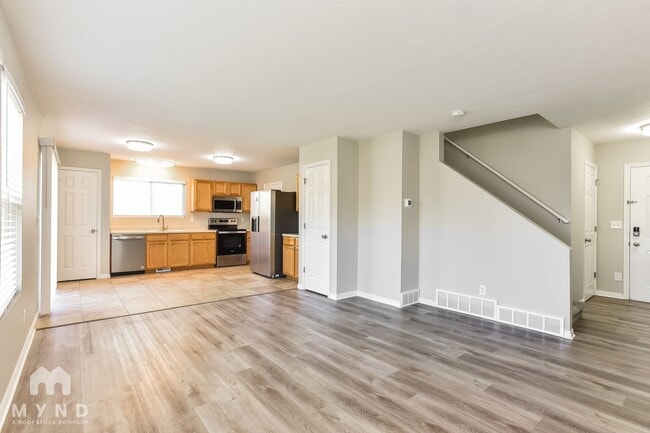 Building Photo - 42 E 850 S