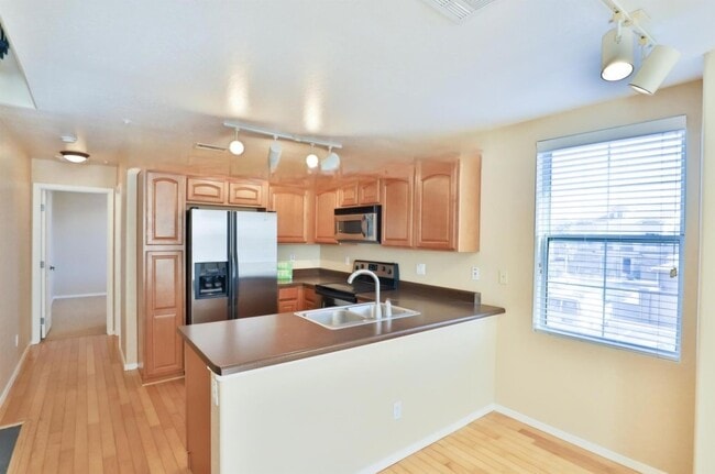 Building Photo - 744 N Laguna Dr