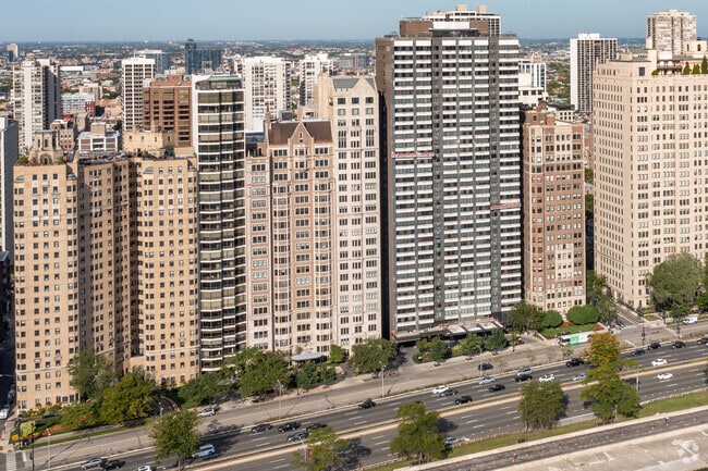 Building Photo - 1430 N Lake Shore Dr