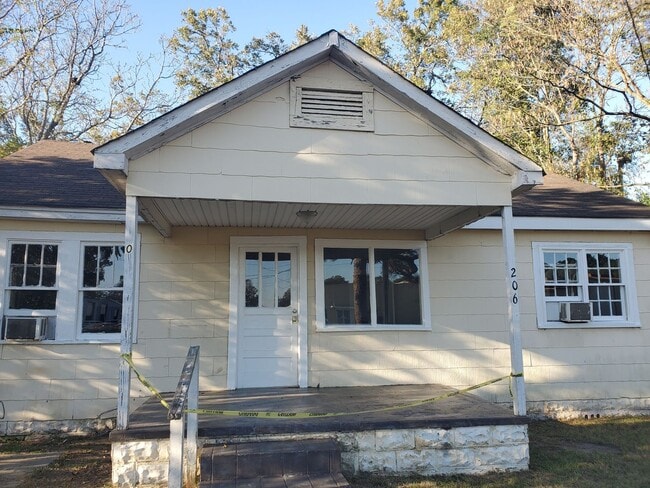 Building Photo - 206 Savannah Ave