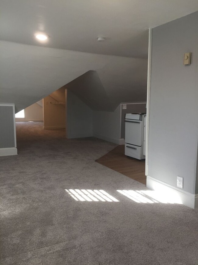 Building Photo - 202 N 5th St