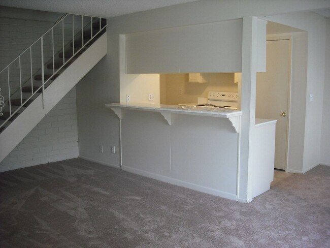 Foto del edificio - MODERN UPDATED TOWNHOUSE