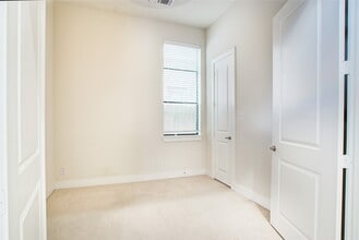 Building Photo - 48 N Hutcheson St