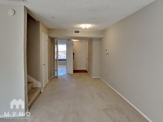Building Photo - 5840 Spring Valley Rd
