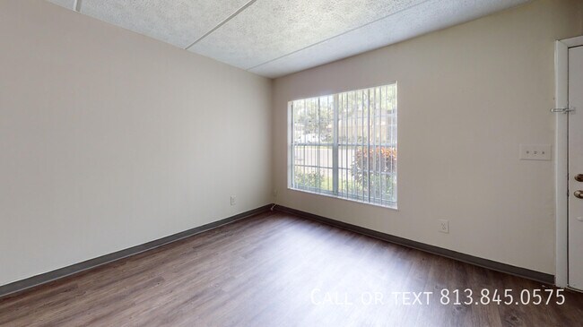 Building Photo - 2220 Blue Spruce Way