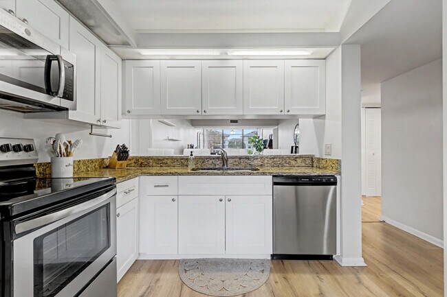 Building Photo - 1518 Whitehall Dr