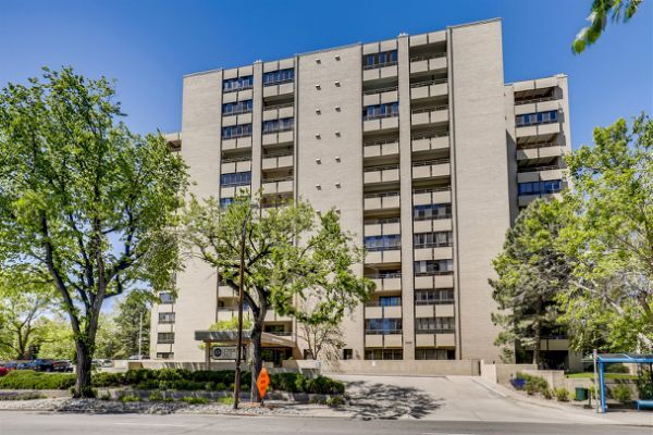 Building - 800 N Pearl St