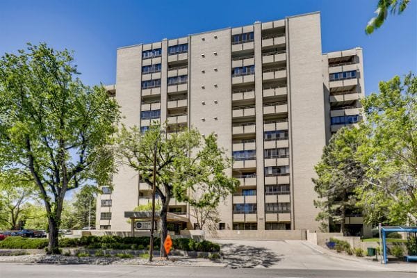 Building - 800 N Pearl St