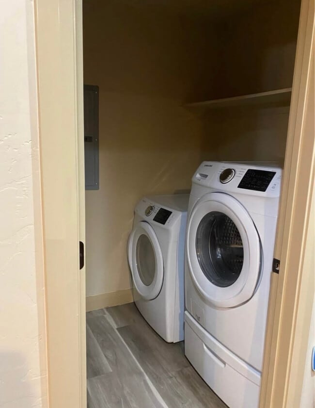 Building Photo - 920 S 25 E