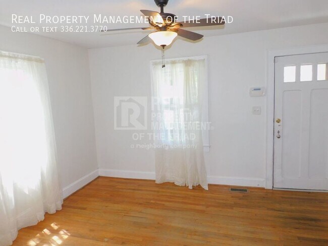 Foto del edificio - Cute 2 bedroom bungalow AVAILABLE NOW