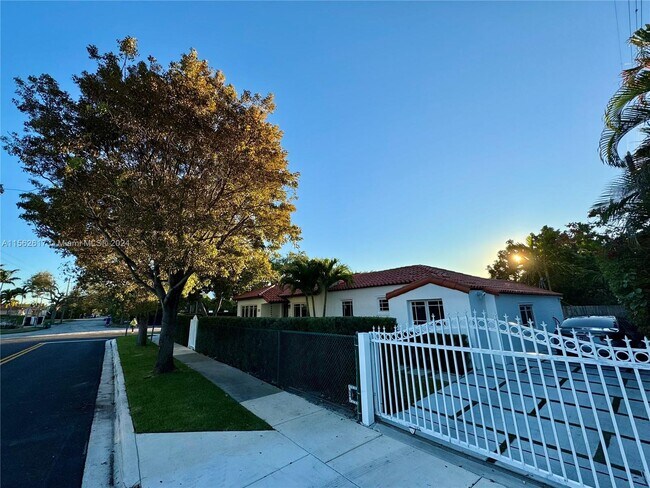 Building Photo - 2286 SW 21st Ave
