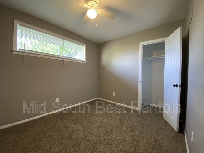 Foto del edificio - 1448 E Mallory Ave