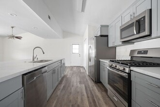 Building Photo - 5288 Manhasset Dr