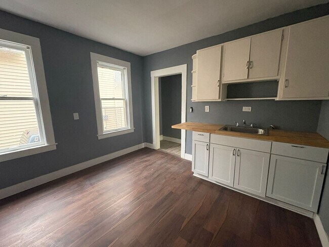 Building Photo - 2117 Halstead Ave