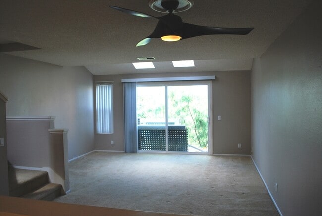 Building Photo - 733 Vista Grande Way