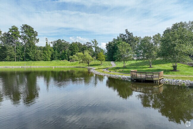 Scenic view of pond in Midlothian with a platform.