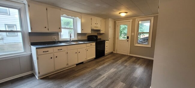 Building Photo - 3 bedroom 1 bathroom home in Brownstown/Leola