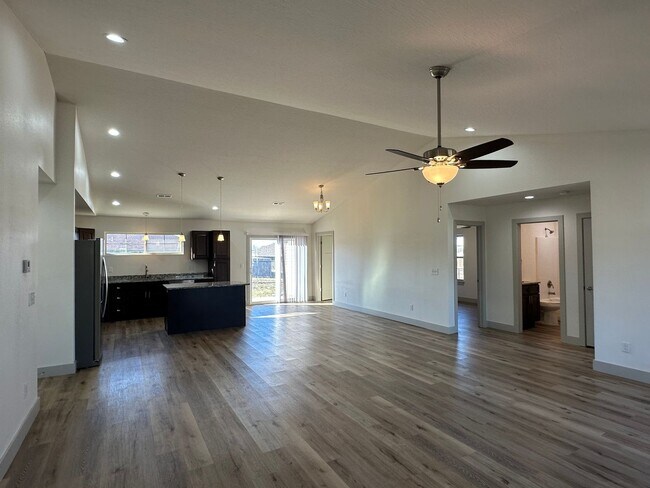 Foto del edificio - Now Available FOR RENT 4 Bed 2 Bath | Summit Pass Subdivision | Waynesville, MO