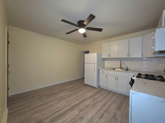 Foto del edificio - Freshly Renovated 2 Bedroom Townhome!