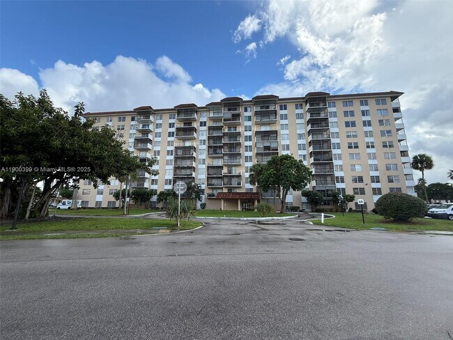 Foto del edificio - 4174 Inverrary Dr
