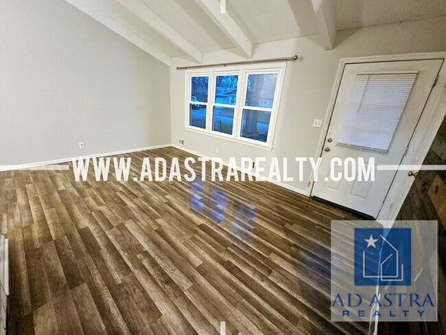 Building Photo - Open 3 Bed 2 Bath Home KCMO!!-Available in...