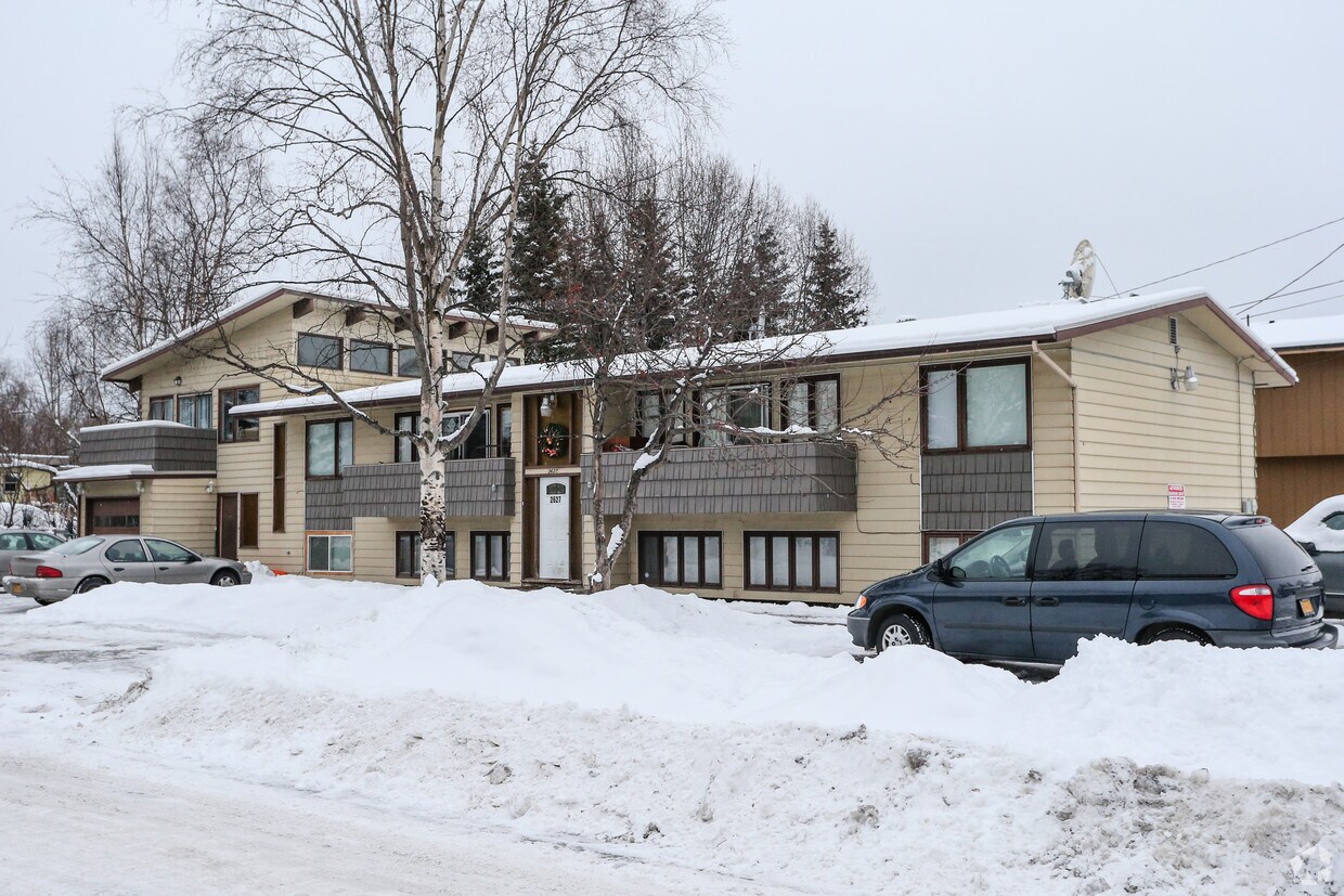 Primary Photo - 2627 Glacier St