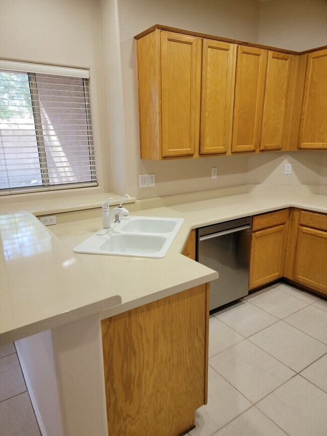 Building Photo - Fabulous 3-bedroom, 2.5 bathroom home For ...
