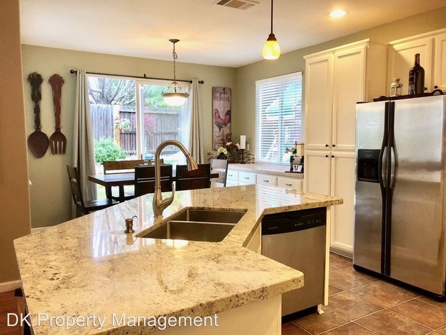 Building Photo - 2070 Cobble Hills Court