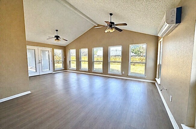 Foto del edificio - 3519 Cabin Pl