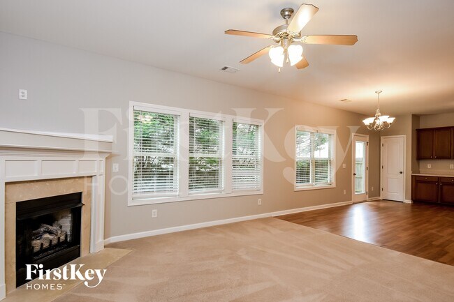 Building Photo - 415 Belmont Way