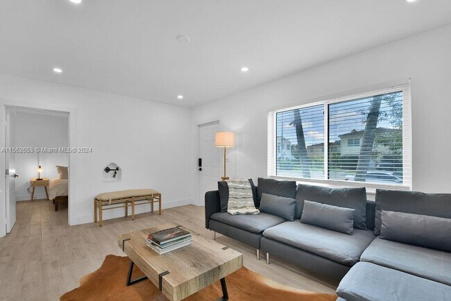 Foto del edificio - 3521 SW 16th St