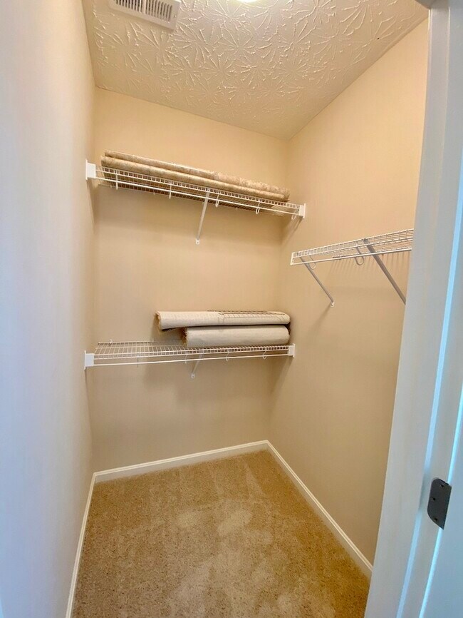 Building Photo - Well Maintained Union Condo with Lots of N...