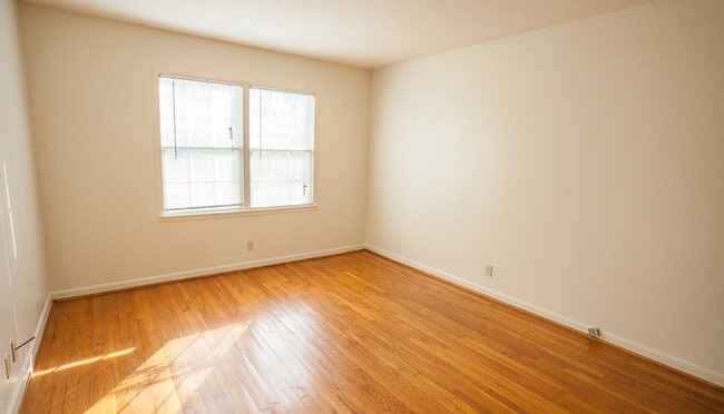 Building Photo - 959 Donaghe St