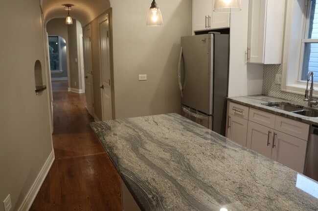kitchen island - 1307 W Fillmore St
