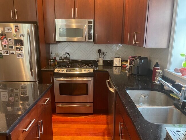 Foto del edificio - 2214 N Sedgwick St
