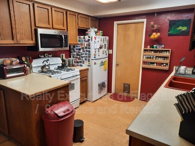 Foto del edificio - 324 W Navajo Rd