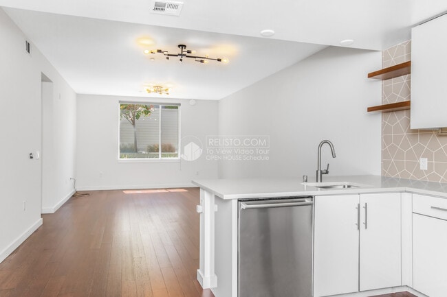 Building Photo - 551 Hudson Ave