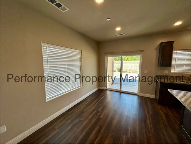 Building Photo - Stunning 4 Bed/2 Bath in Wasco w/ RBP & Se...