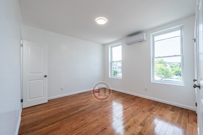 Foto del edificio - 1853 Watson Ave