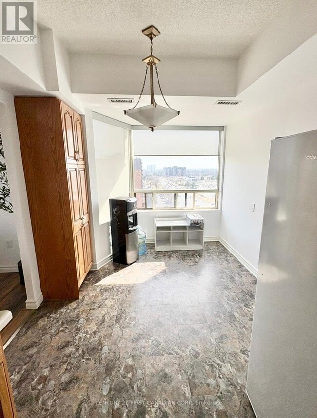 Building Photo - 744 Wonderland Rd S