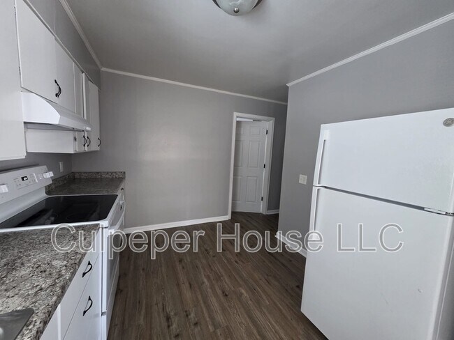 Foto del edificio - 5858 Atwell Rd