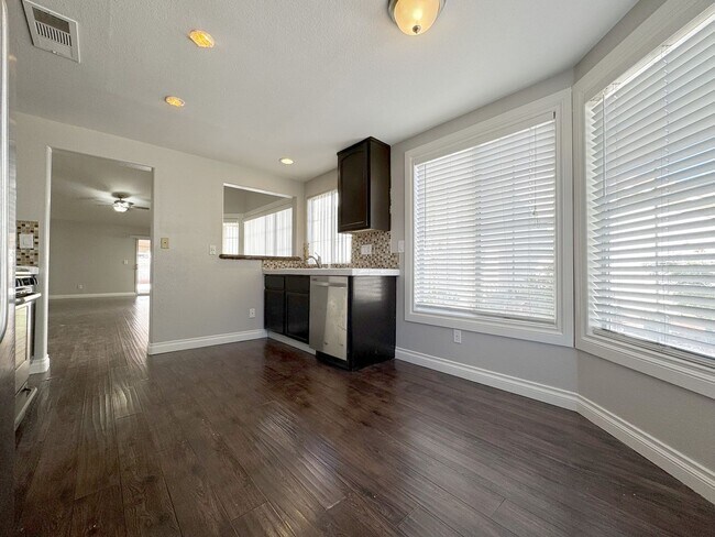 Foto del edificio - Step into this charming 3-bedroom, 2-bathroom residence in Henderson