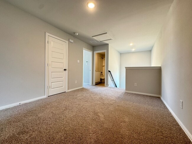 Foto del edificio - 3304 Kingdom Dr