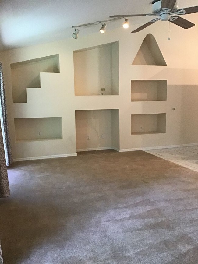 Building Photo - Spacious 3/2/2 near Tradition and 95