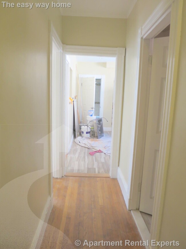 Building Photo - Somerville/Davis Square 4+/5 Bedroom, 2 fu...