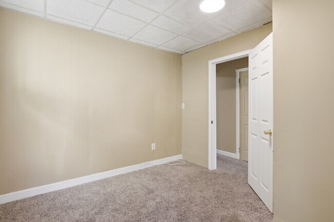 Building Photo - This well-maintained 4-bedroom, 2-bath duplex offers a spacious layout with all the comforts of h...