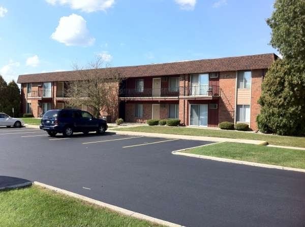 Ample Free Parking - Barberry Apartments